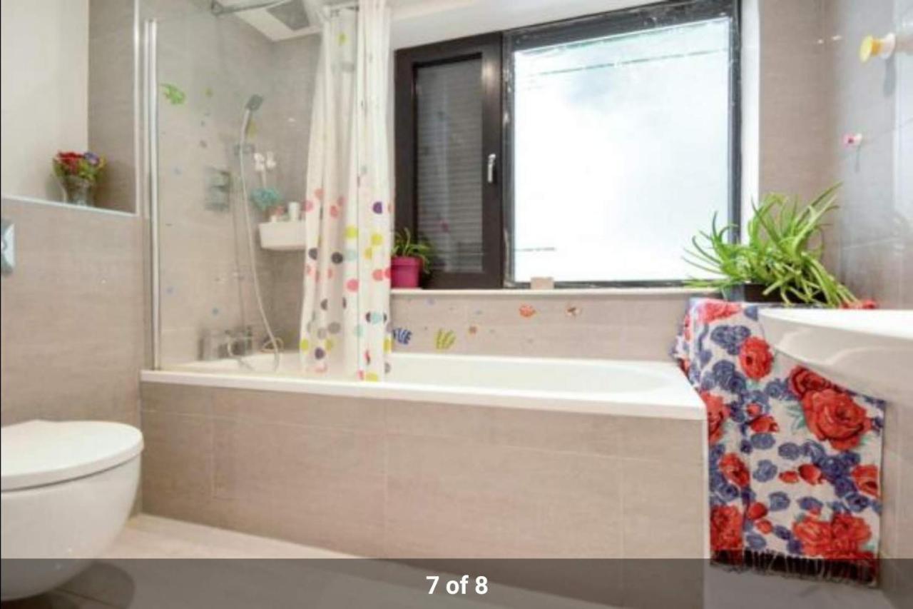 London Holiday Home Newly Refurbished - Entire 4 Bedroom Private House With Kitchen, Living Room & Private Garden - 1 Cape House London, Within 30 Mins From Central London, London Bridge & Canary Wharf Exteriér fotografie