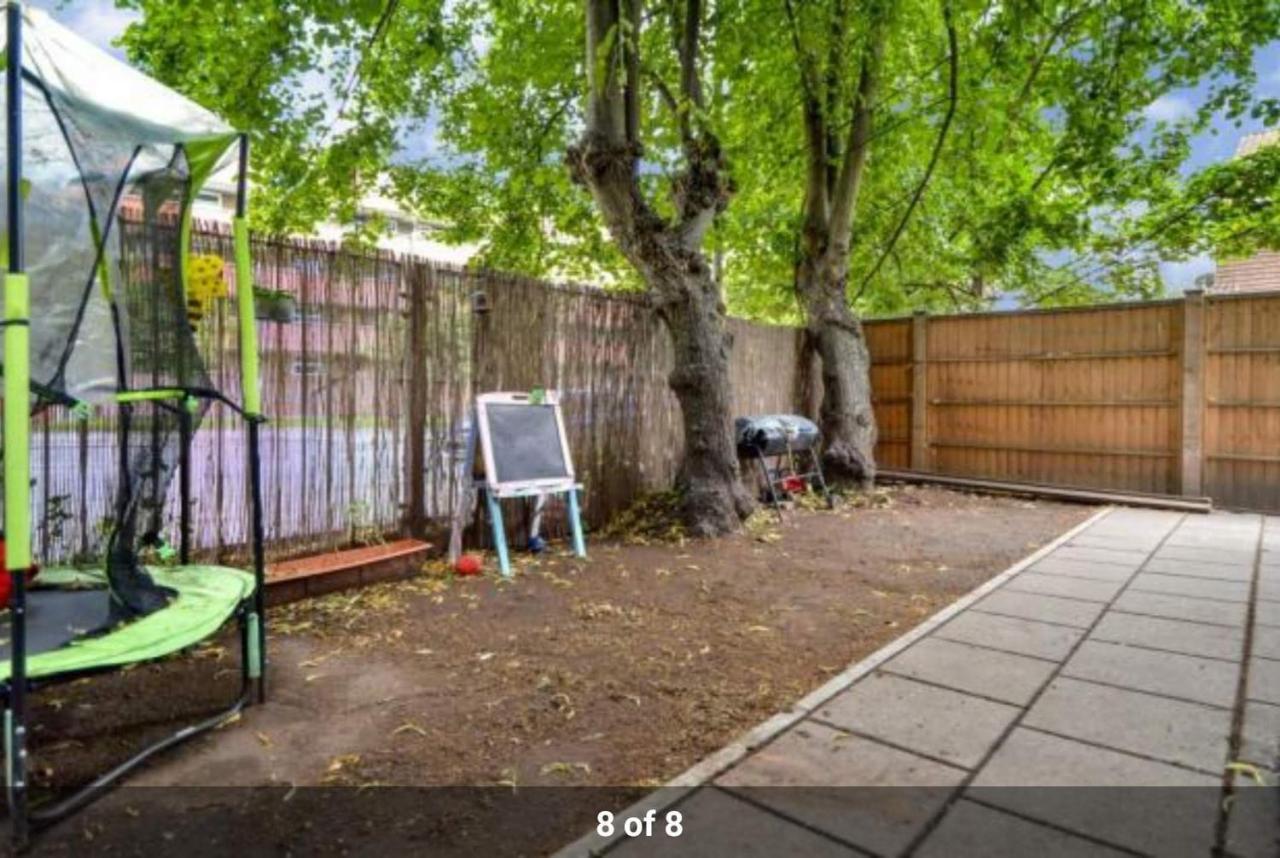 London Holiday Home Newly Refurbished - Entire 4 Bedroom Private House With Kitchen, Living Room & Private Garden - 1 Cape House London, Within 30 Mins From Central London, London Bridge & Canary Wharf Exteriér fotografie