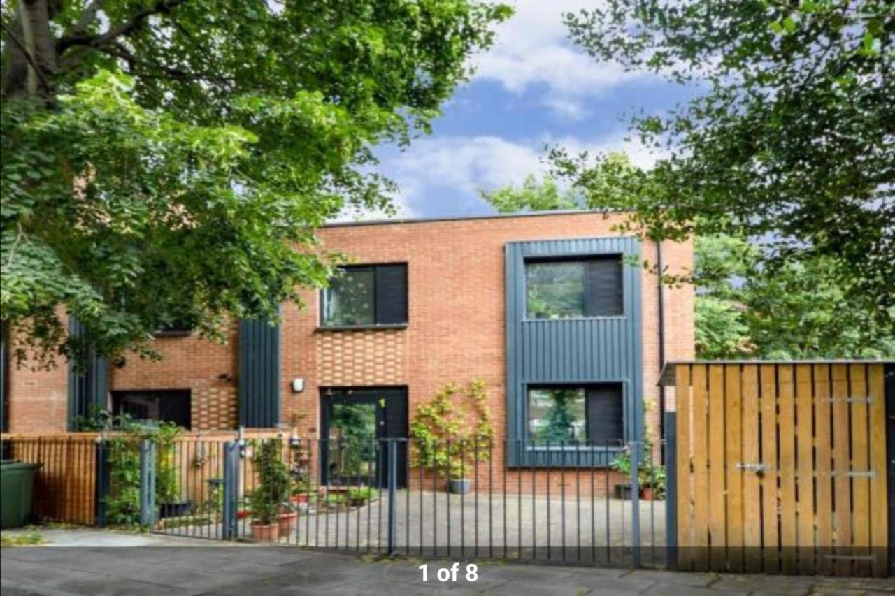 London Holiday Home Newly Refurbished - Entire 4 Bedroom Private House With Kitchen, Living Room & Private Garden - 1 Cape House London, Within 30 Mins From Central London, London Bridge & Canary Wharf Exteriér fotografie