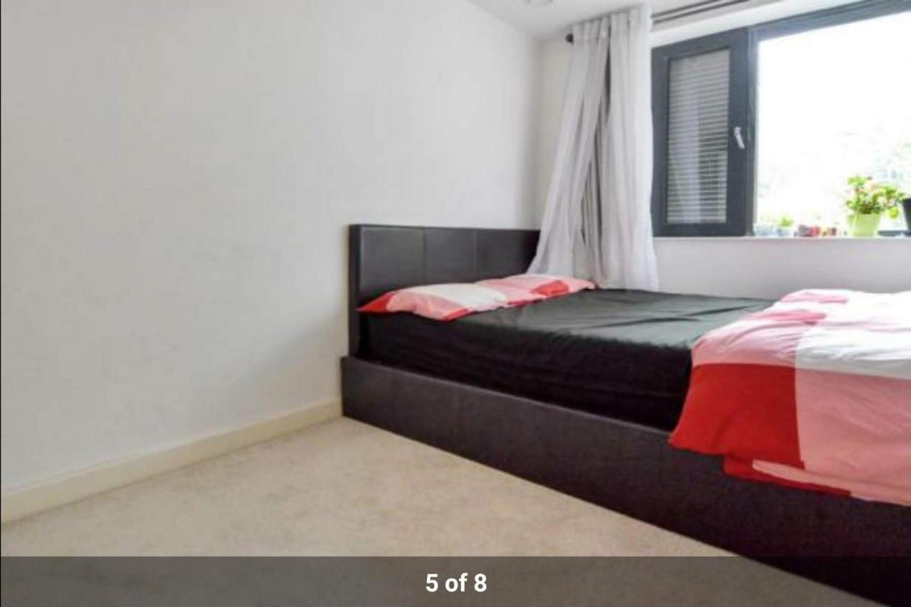 London Holiday Home Newly Refurbished - Entire 4 Bedroom Private House With Kitchen, Living Room & Private Garden - 1 Cape House London, Within 30 Mins From Central London, London Bridge & Canary Wharf Exteriér fotografie