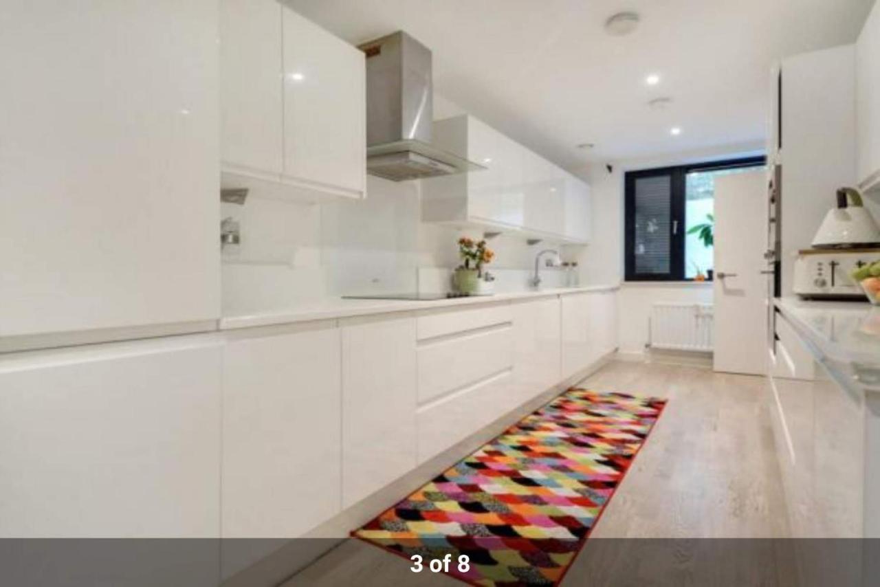 London Holiday Home Newly Refurbished - Entire 4 Bedroom Private House With Kitchen, Living Room & Private Garden - 1 Cape House London, Within 30 Mins From Central London, London Bridge & Canary Wharf Exteriér fotografie